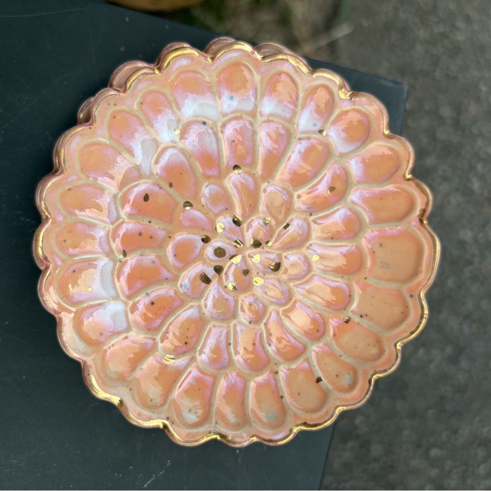 Anthropologie - 2 Ceramic Flower Dishes